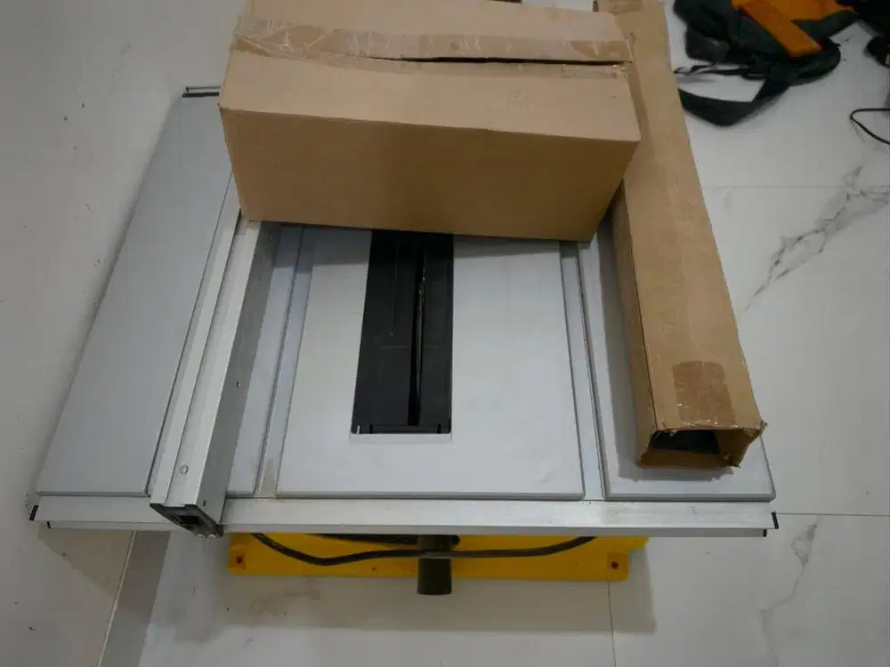 [Bekas] STANLEY SST2001 Mesin Gergaji Meja Potong Table