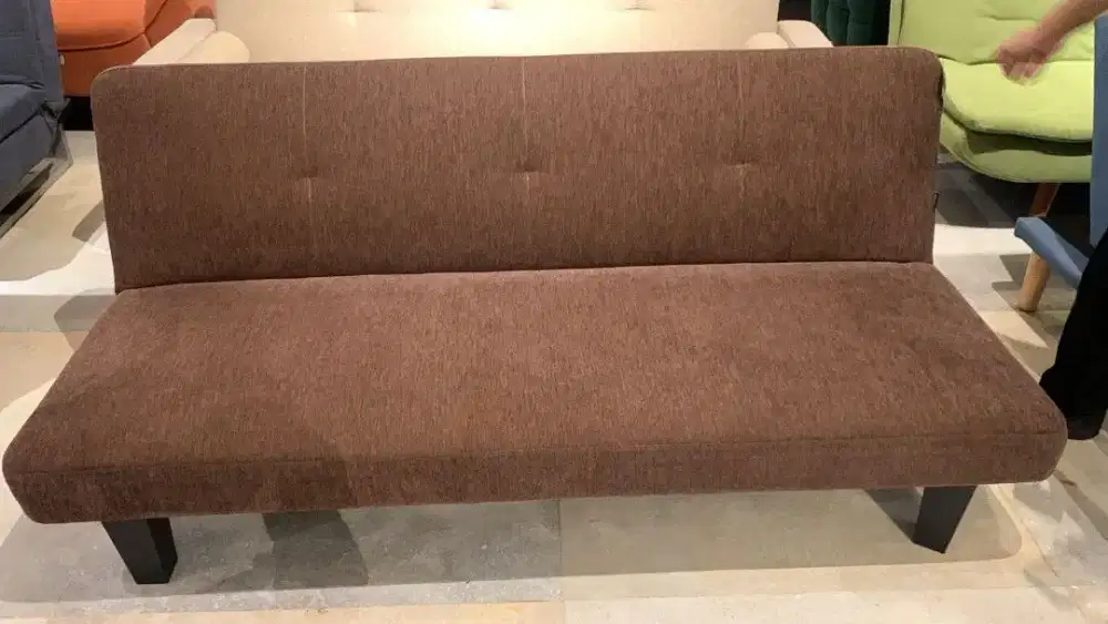 sofa bed imforma warna coklat bahan Beludru