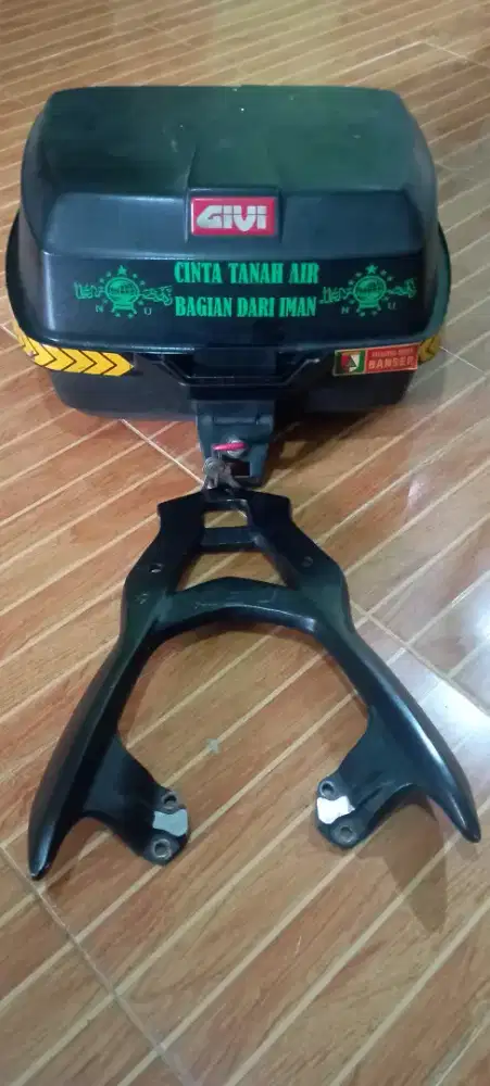 Dijual Murah 300rb Box GIVI E20 + Base Plate Kondisi sesuai foto