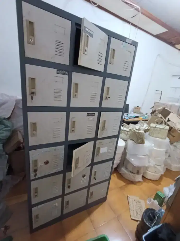 Borong Loker karyawan 18 pintu