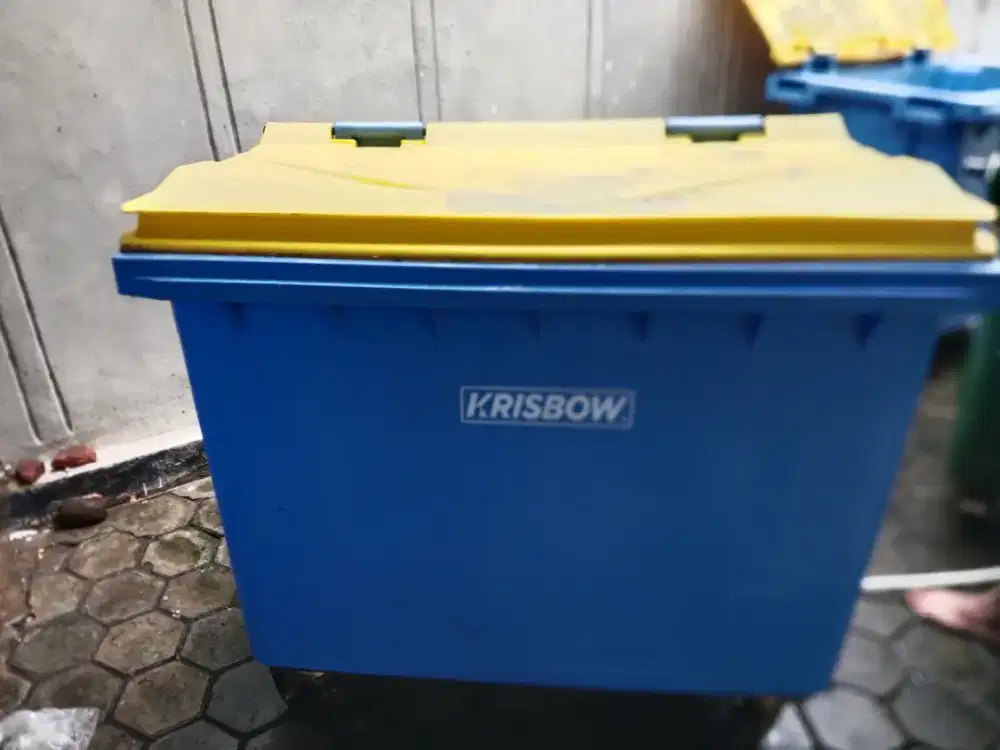 Borong ada 3 unit tong sampah krisbow 660 liter