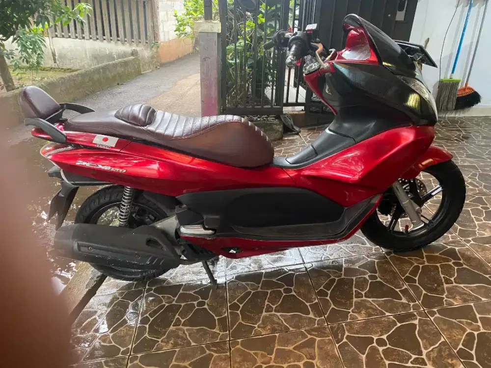 Honda PCX Warna Merah 150 cc (Thailand) 2013