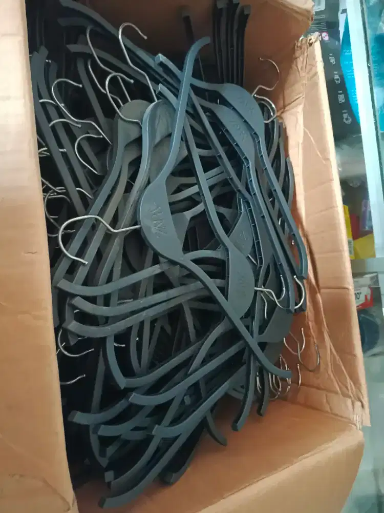 Hanger bajuZARA