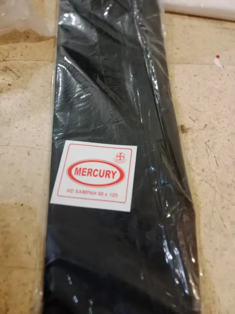 Borong plastik sampah putih dan hitam