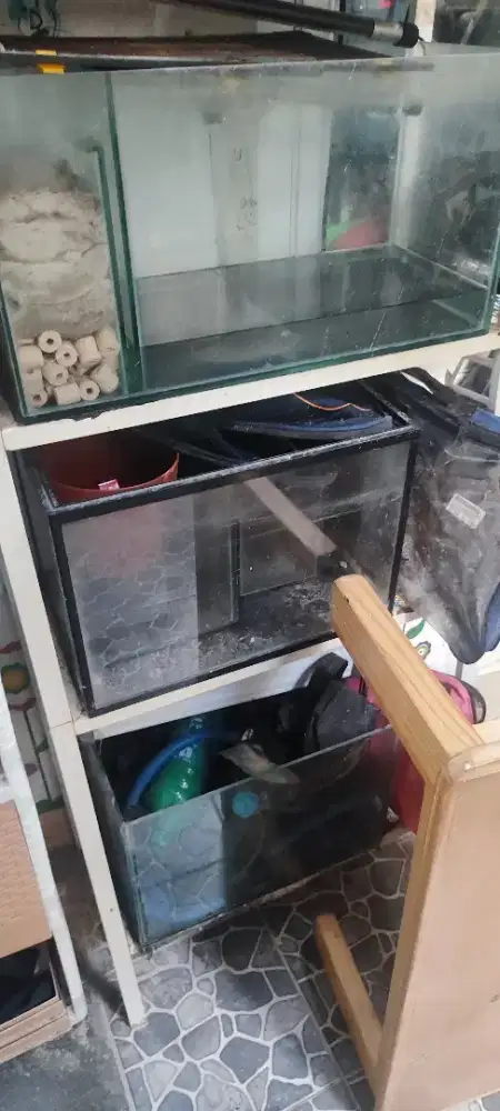 3 Aquarium Bekas dan 2 Pompa Filter