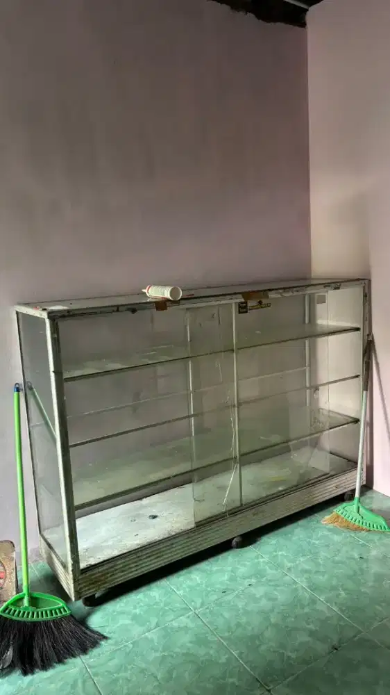 Etalase bekas apa adanya