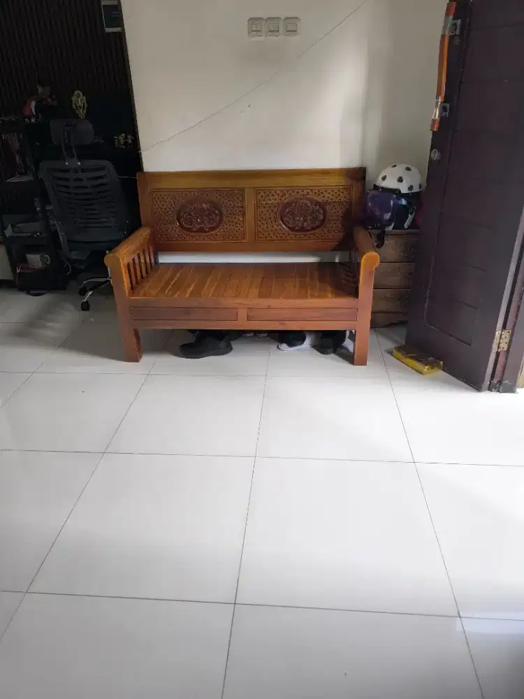 Dijual kursi kayu