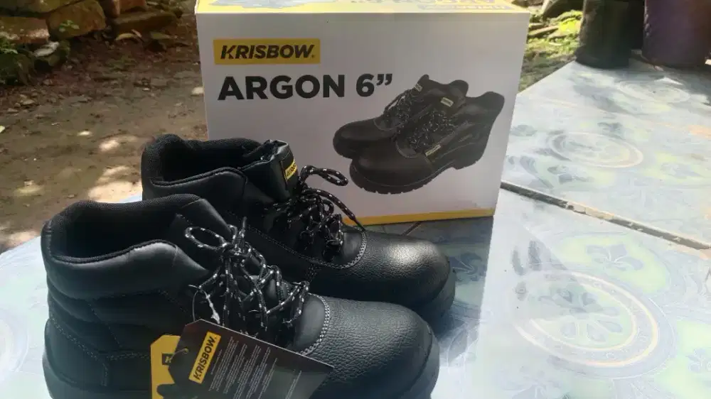 Sepatu safety Size 41,(UK_7) Merk Krisbow kondisi Baru, lengkap