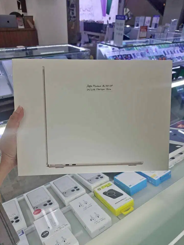 Macbook Air M5 13 Inch 24/1TB SSD Starlight New Segel Garansi IBOX
