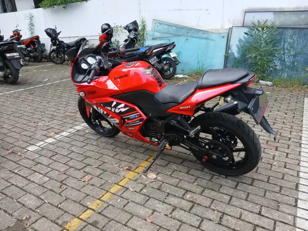 Kawasaki ninja 250 cc 2011, full ori, surat lengkap, sangat baik