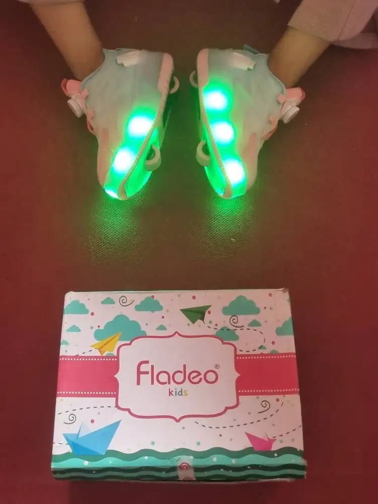 SEPATU RODA FLADEO LIGHT LED CHARGING ( LIMITED EDITION )