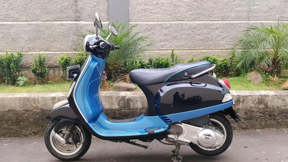 JUAL PIAGGIO VESPA LX 150CC 2011 INJECTION