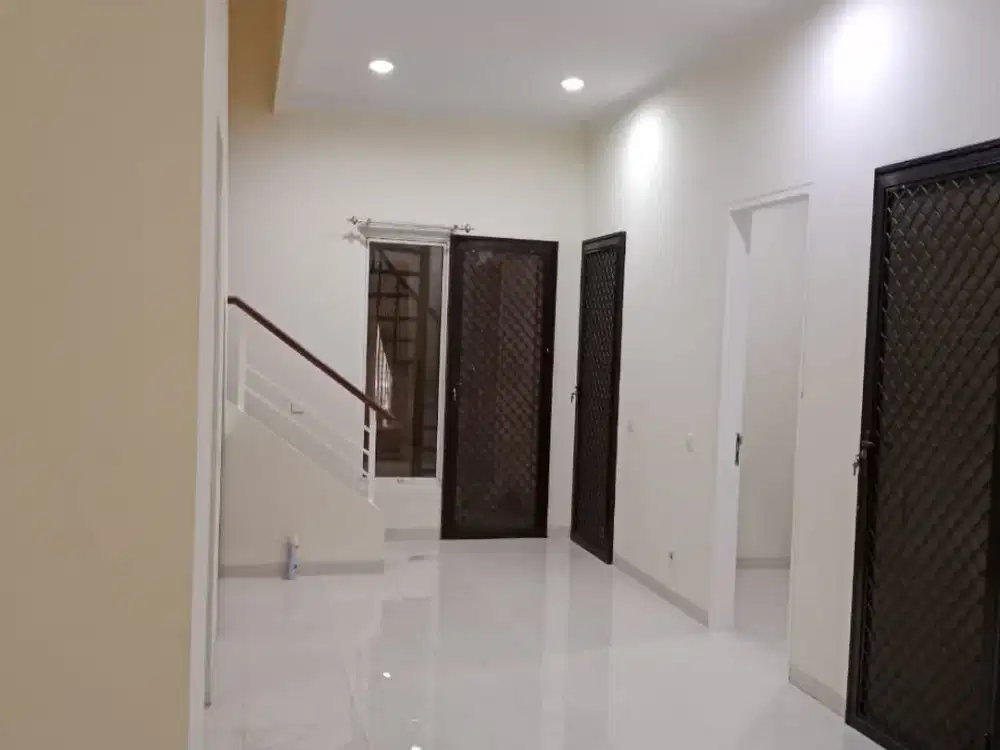 Topaz, Pondok Hijau Golf, Gading Serpong. RUMAH RAPI SIAP HUNI