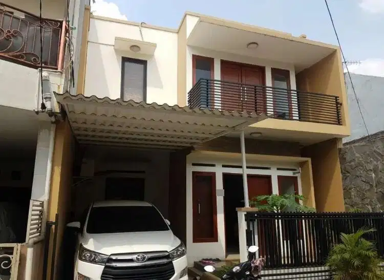 Disewakan rumah strategis bebas banjir di Galaxy Bekasi