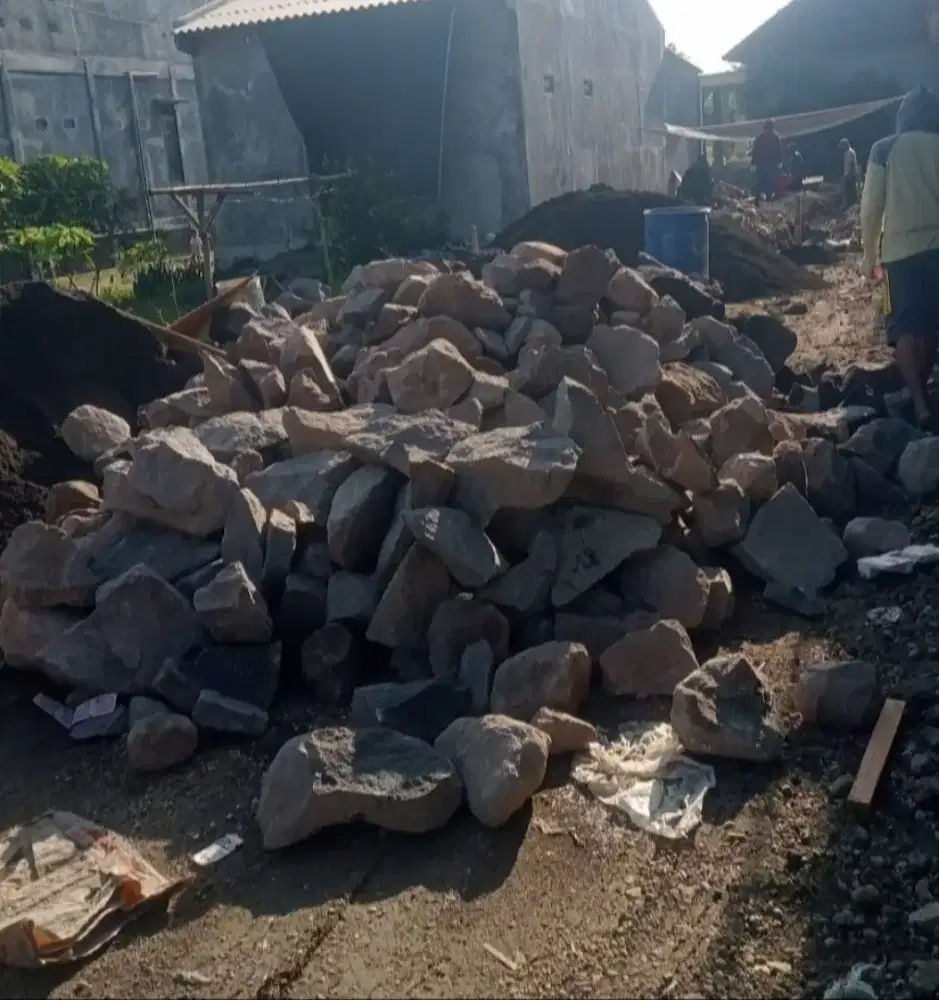 Batu pondasi / belah / kali 7,5 kubik / rit