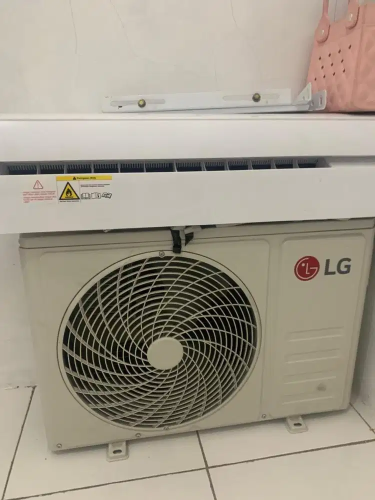 AC LG 1pk dan kulkas changhong 1 pintu
