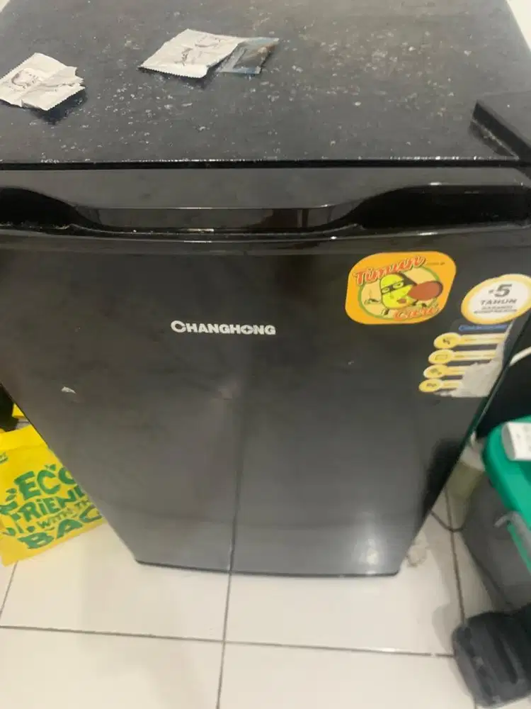 AC LG 1pk dan kulkas changhong 1 pintu