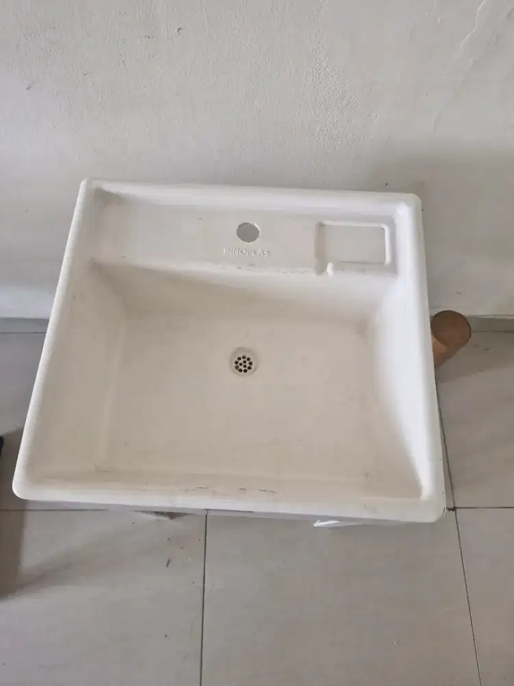 Di jual wastafel plastik bekas masih bagus