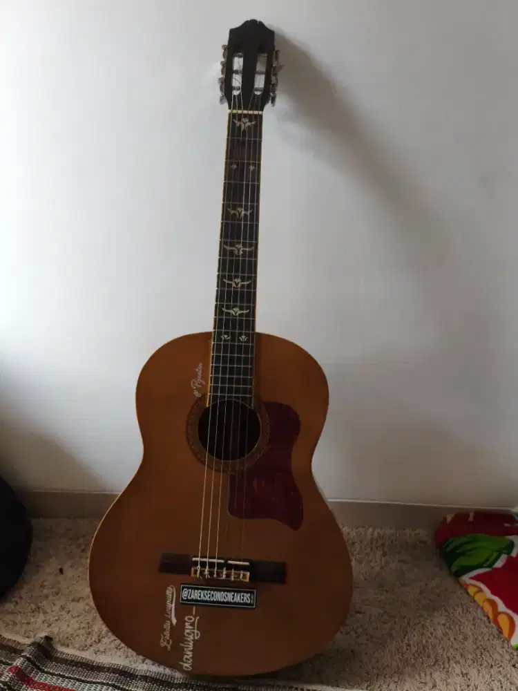 Gitar Nylon  bekas asli dari pengrajin