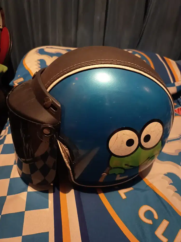 Helm Bogo motif kodok