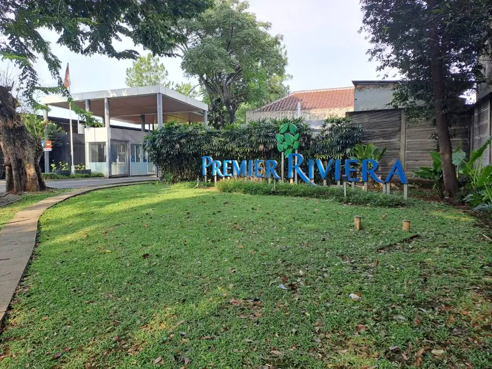 Rumah dijual di Komplek Premier Riviera Jakarta Timur - Semi Furnished