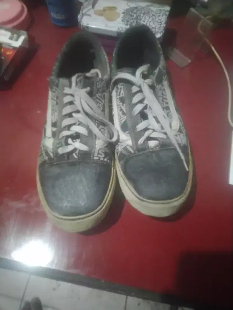 Sepatu merk Vans UK 41