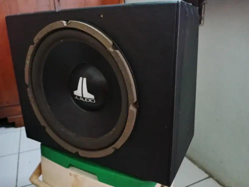 Subwoofer 12 w/ box JL AUDIO Made in USA