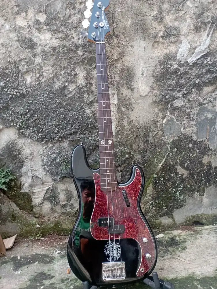 Squier precision eva gardner signature series