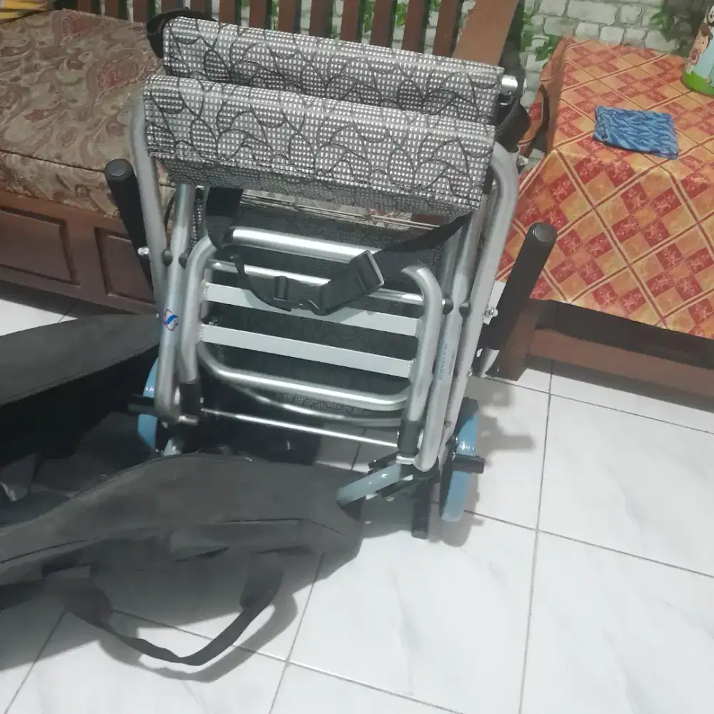 Kursi roda travelling lipat