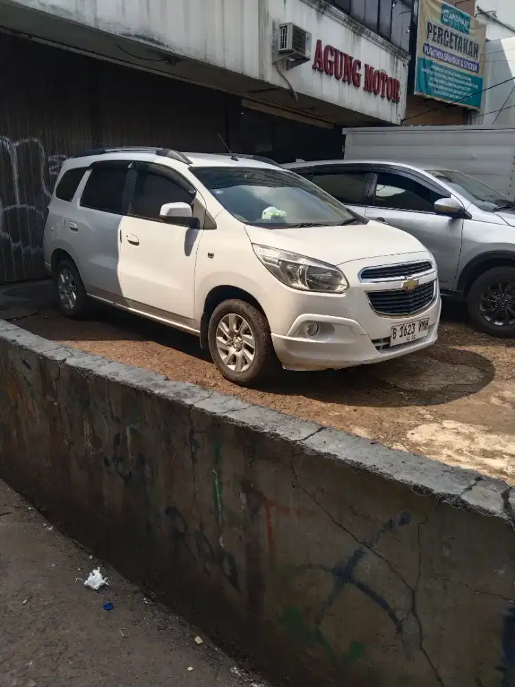 Rental mobil + driver berpengalaman