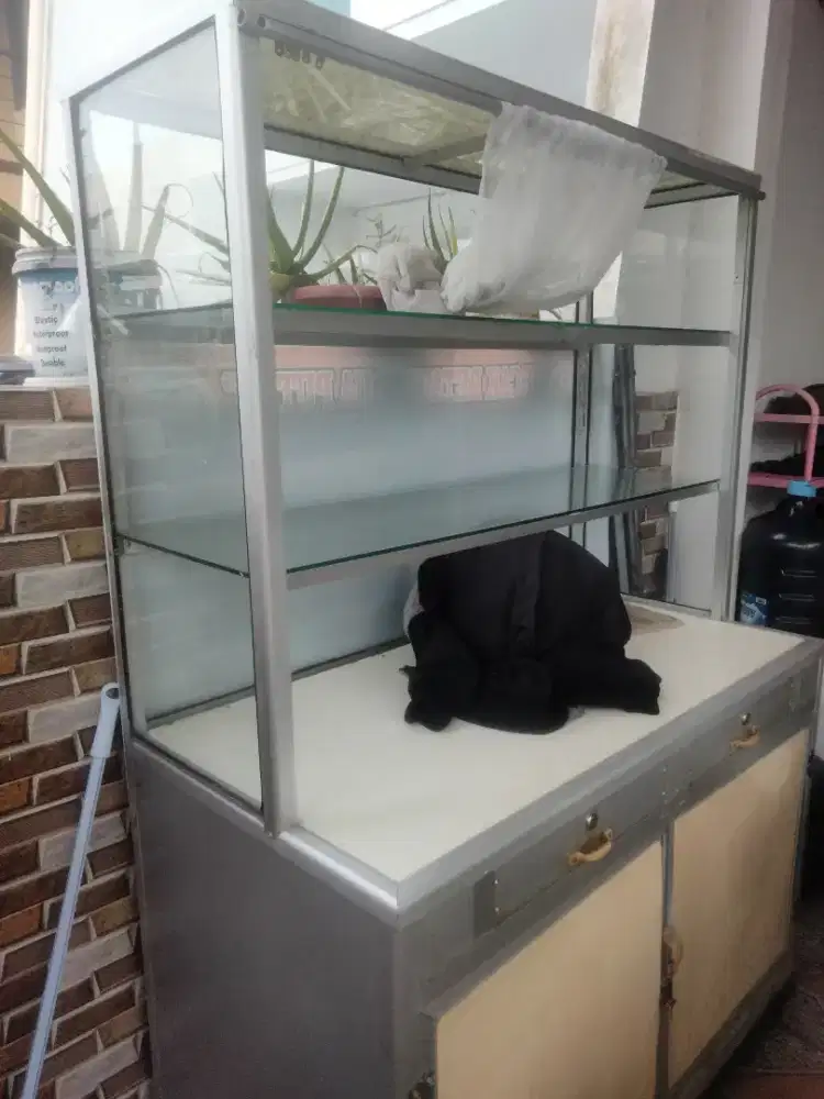 Etalase warung makan