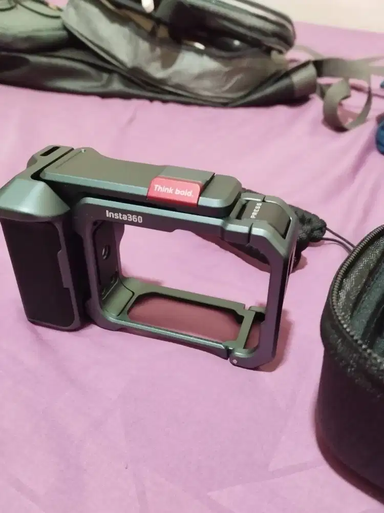 Dijual Insta360 Xplorer Grip Kit Ace Pro warna dark grey