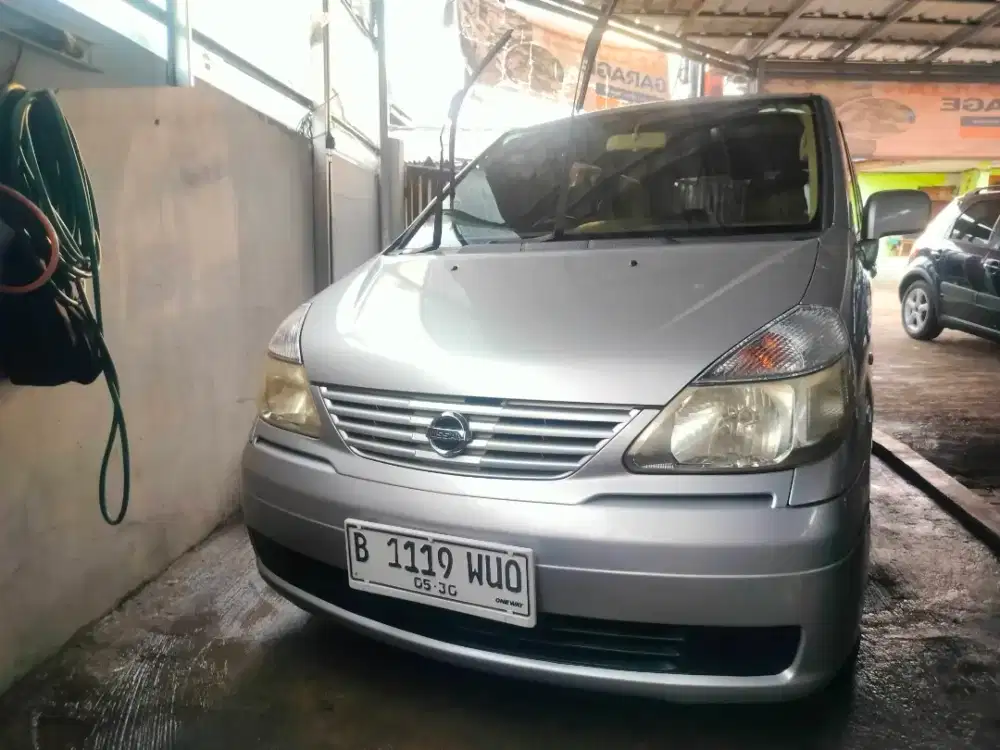 Nissan Serena CT th2010