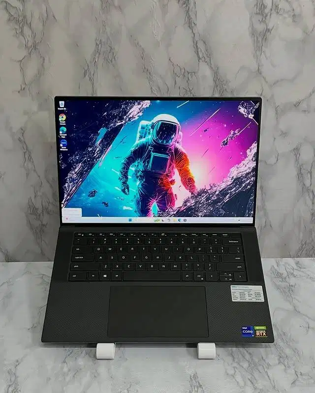 DELL Precision 5560 Workstation i9 11950H RAM 32GB SSD 512GB NVMe