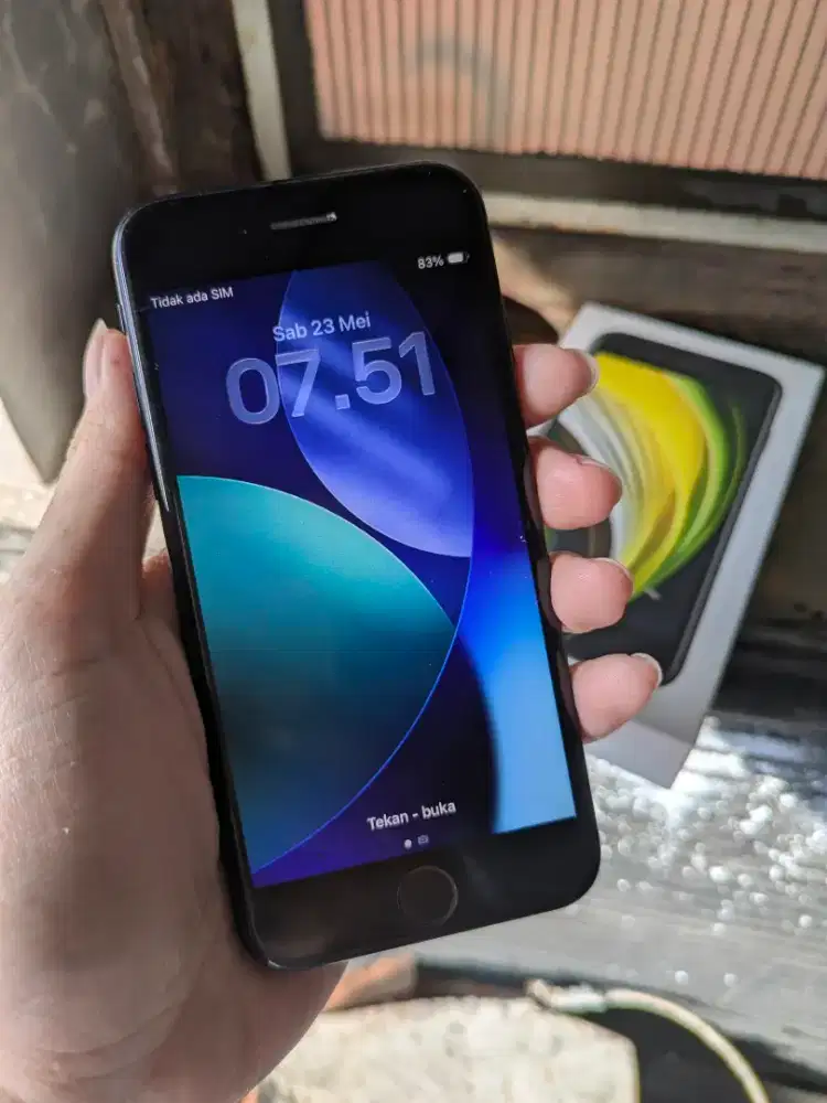 iPhone se 2020 64gb iBox (hitam)