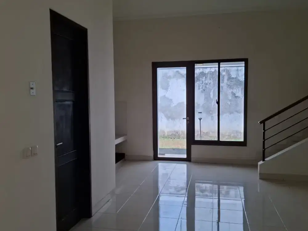 DISEWA Rumah Luas di Newton Gading Serpong