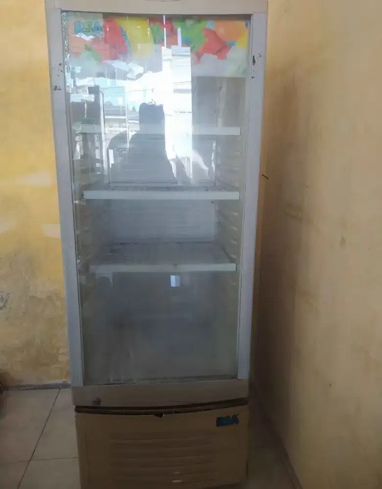 Showcase Lemari Pendingin RSA beli dari baru, tangan pertama.