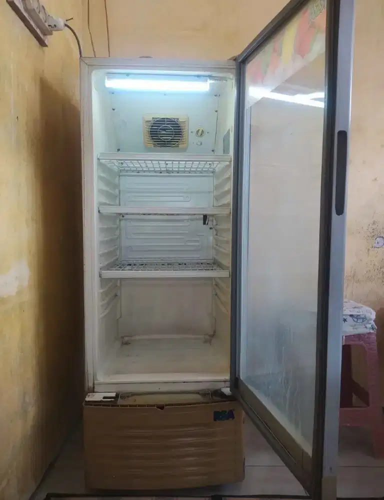 Showcase Lemari Pendingin RSA beli dari baru, tangan pertama.