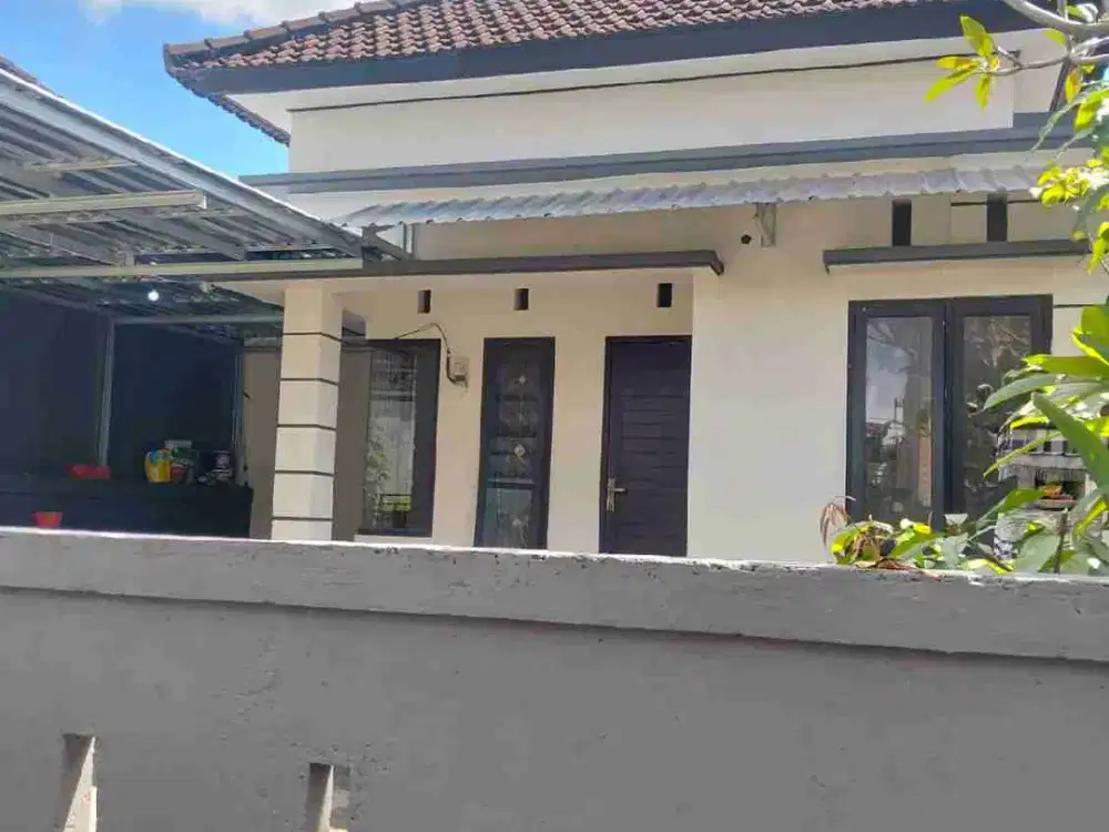 RUMAH SECOND MINIMALIS LANTAI I DI BRINGKIT GADON MENGWITANI