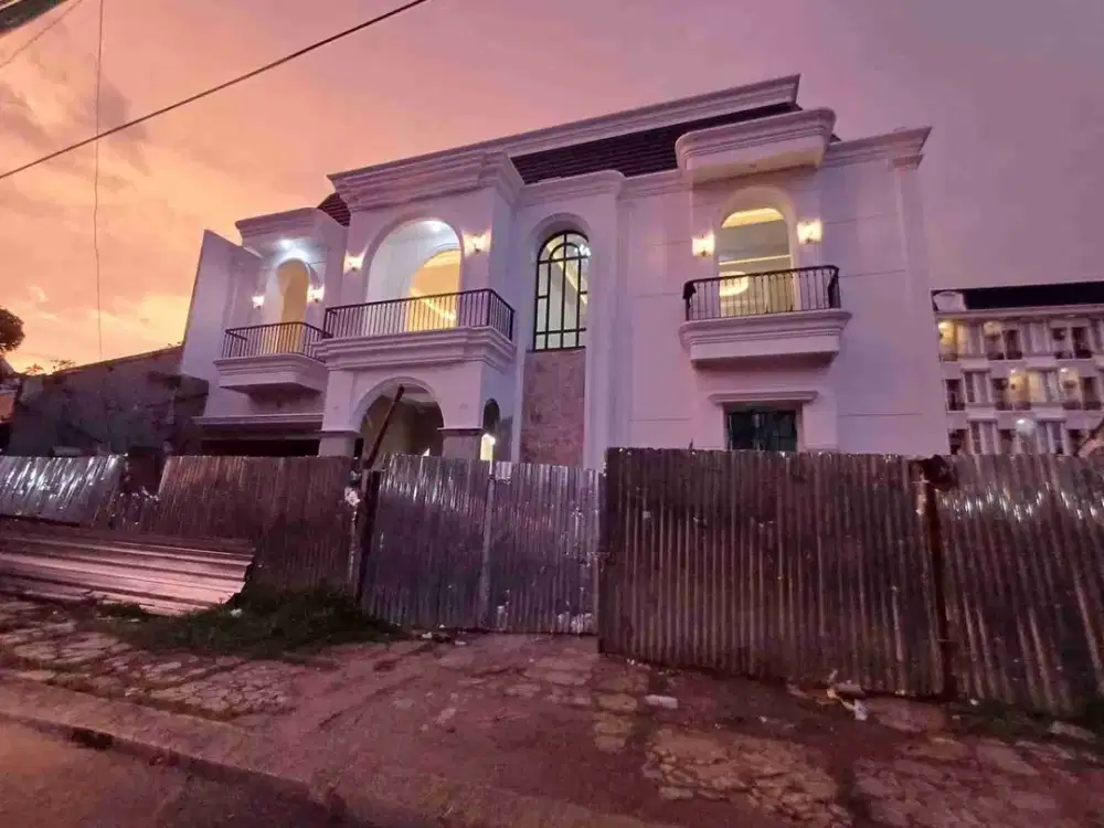 Jual Rumah Baru Desain American Classic di Jatipadang Jakarta Selatan
