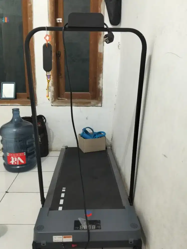 Alat treadmill jalan kaki