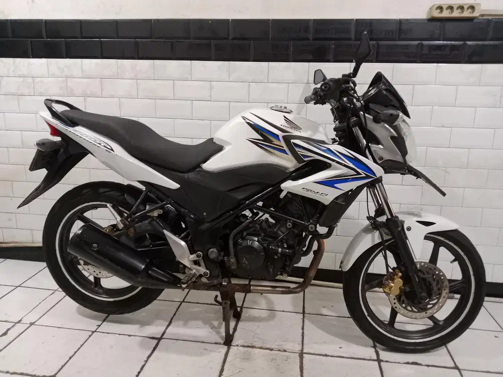 Cb150r tahun 2013 bagus orisinil