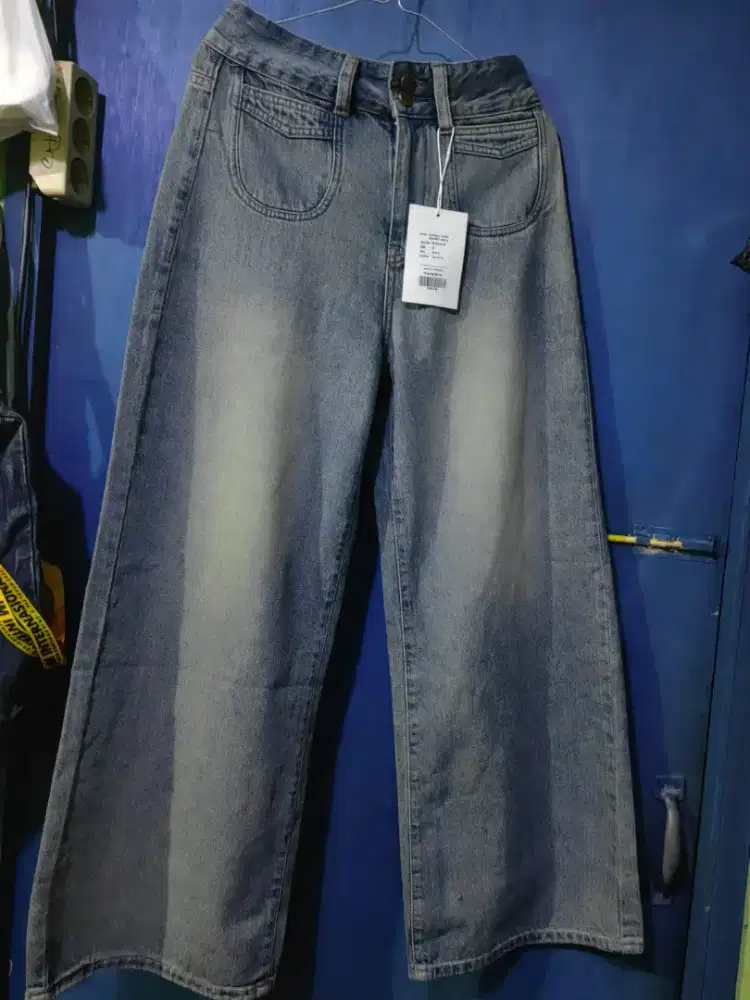 Jeans biru vintage