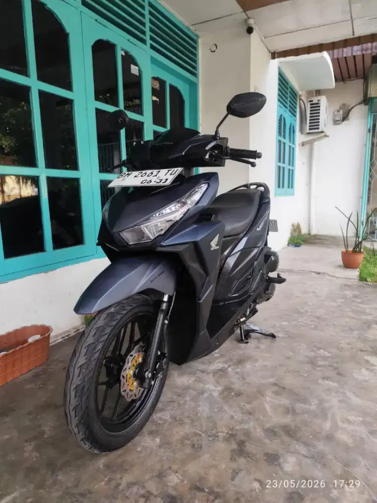 Si ganteng tampil yg lain mundur dulu