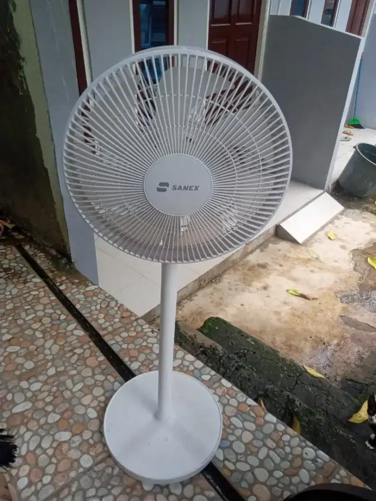 Kipas angin Sanex 12 inchi
