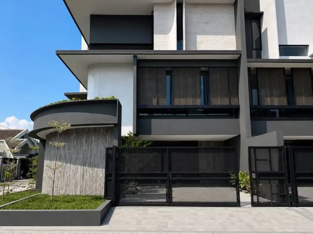 RUMAH MANYAR KERTOADI NEW MINIMALIS MODERN • Listrik 5500watt • Row Jalan 5 Mobil