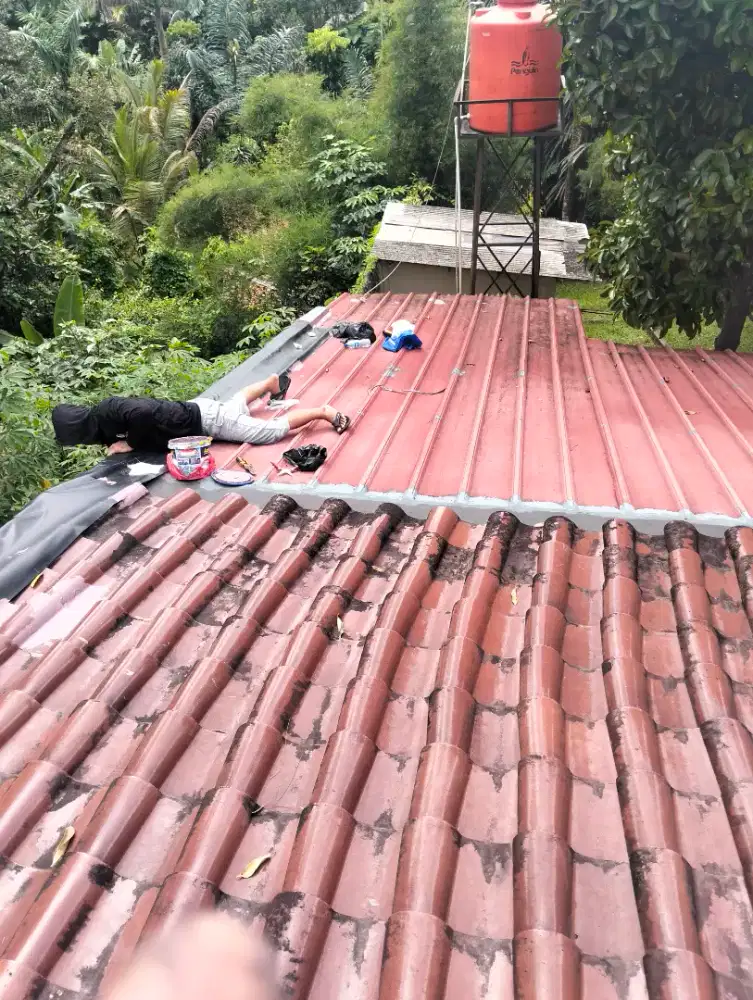 Tukang atap bocor rembesan ganti atap