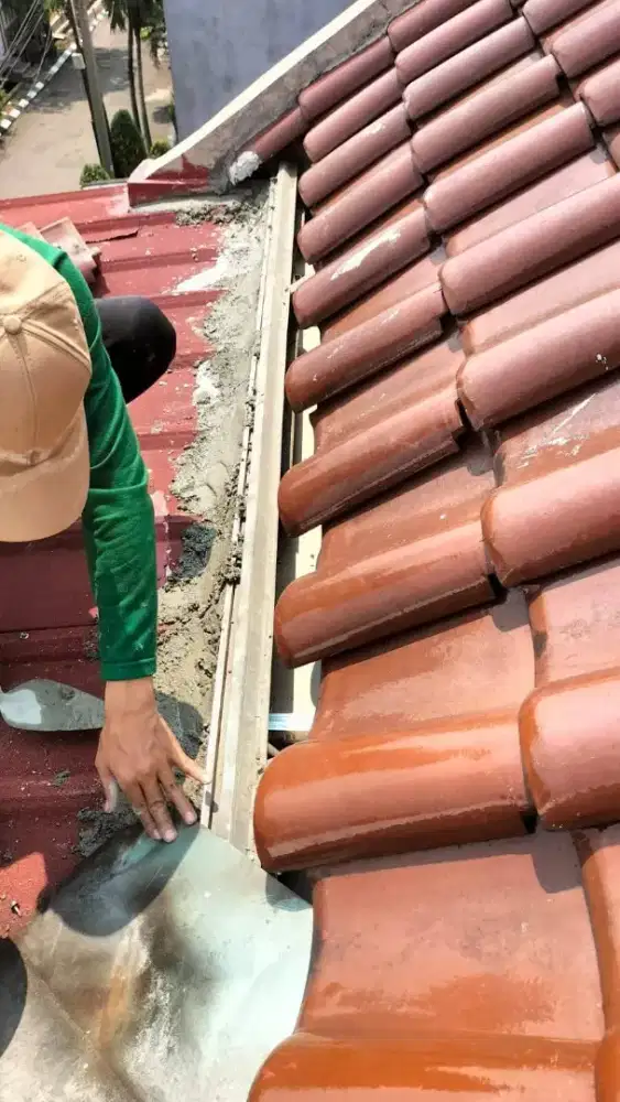 Tukang atap bocor ganti genteng renopasi