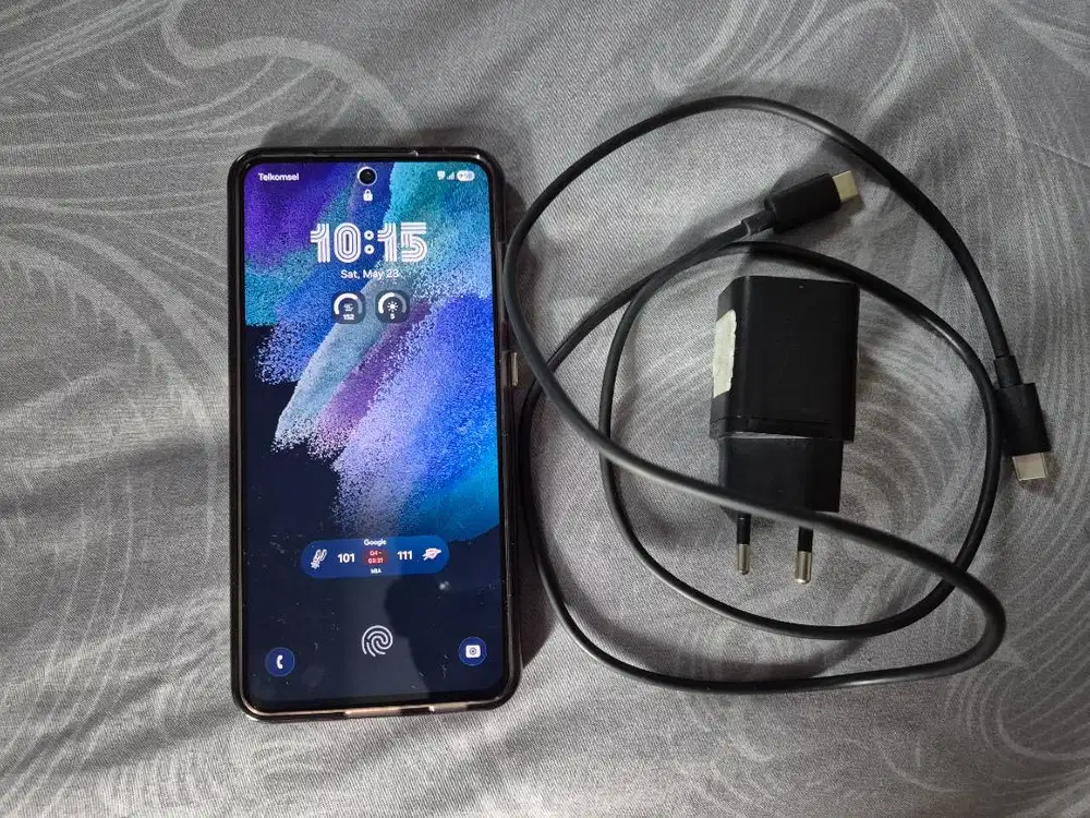 Samsung Galaxy S21 FE 8/256 unit only + charger & case