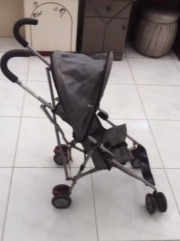 Stroller. Masih ori semua.